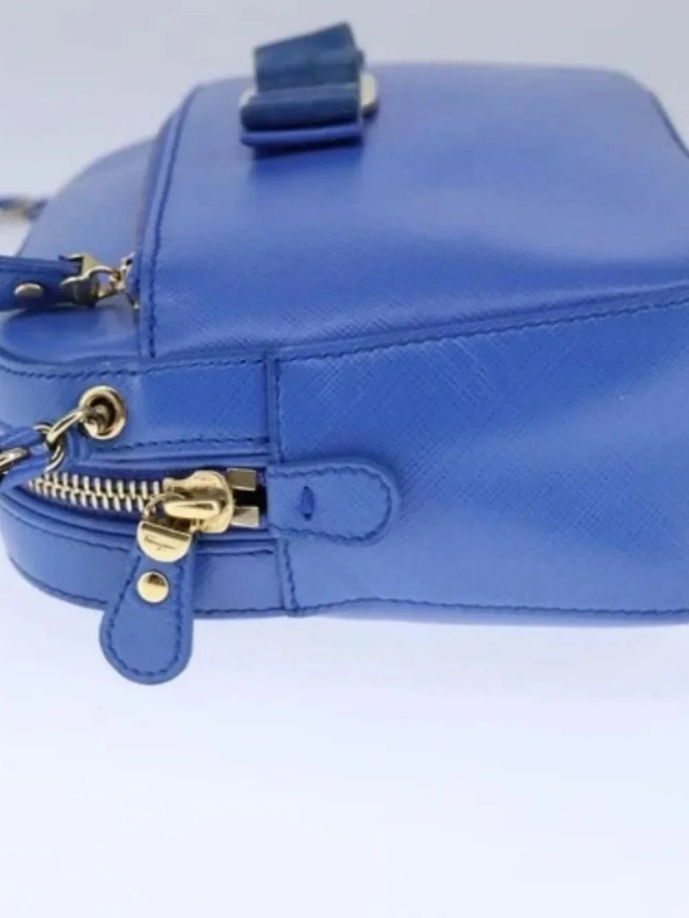 Salvatore Ferragamo Vala Chain Shoulder Bag Leather Blue Gold Auth 106166